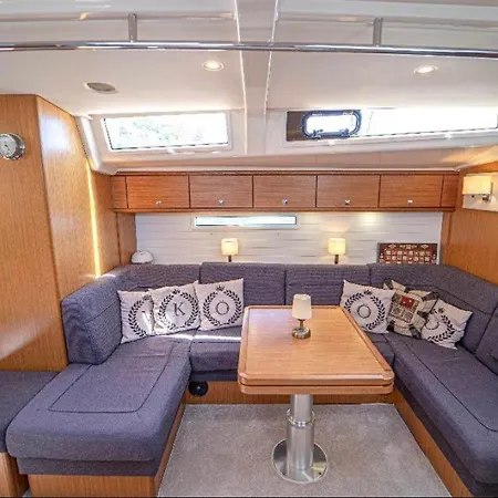 Hka Neta Yachting Botel *