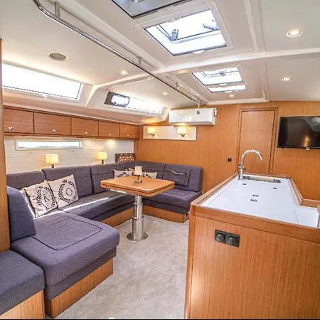 Hka Neta Yachting Båthotell *