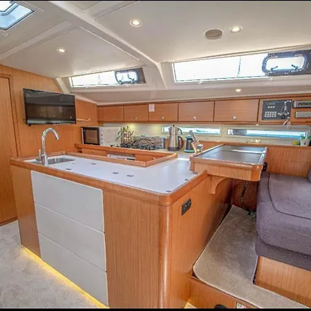 Botel Hka Neta Yachting *